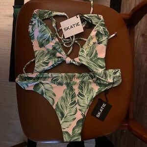 BNWT Skatie bikini, size small top, medium bottom